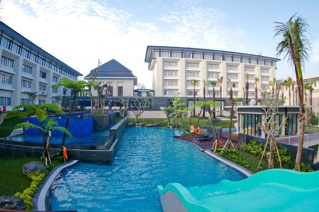 Harris Hotel & Conventions Malang Exterior photo