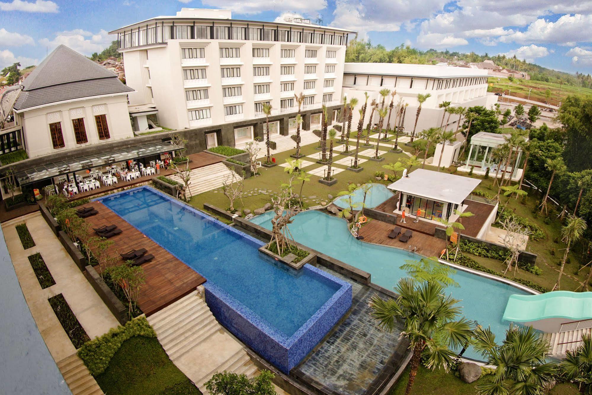 Harris Hotel & Conventions Malang Exterior photo